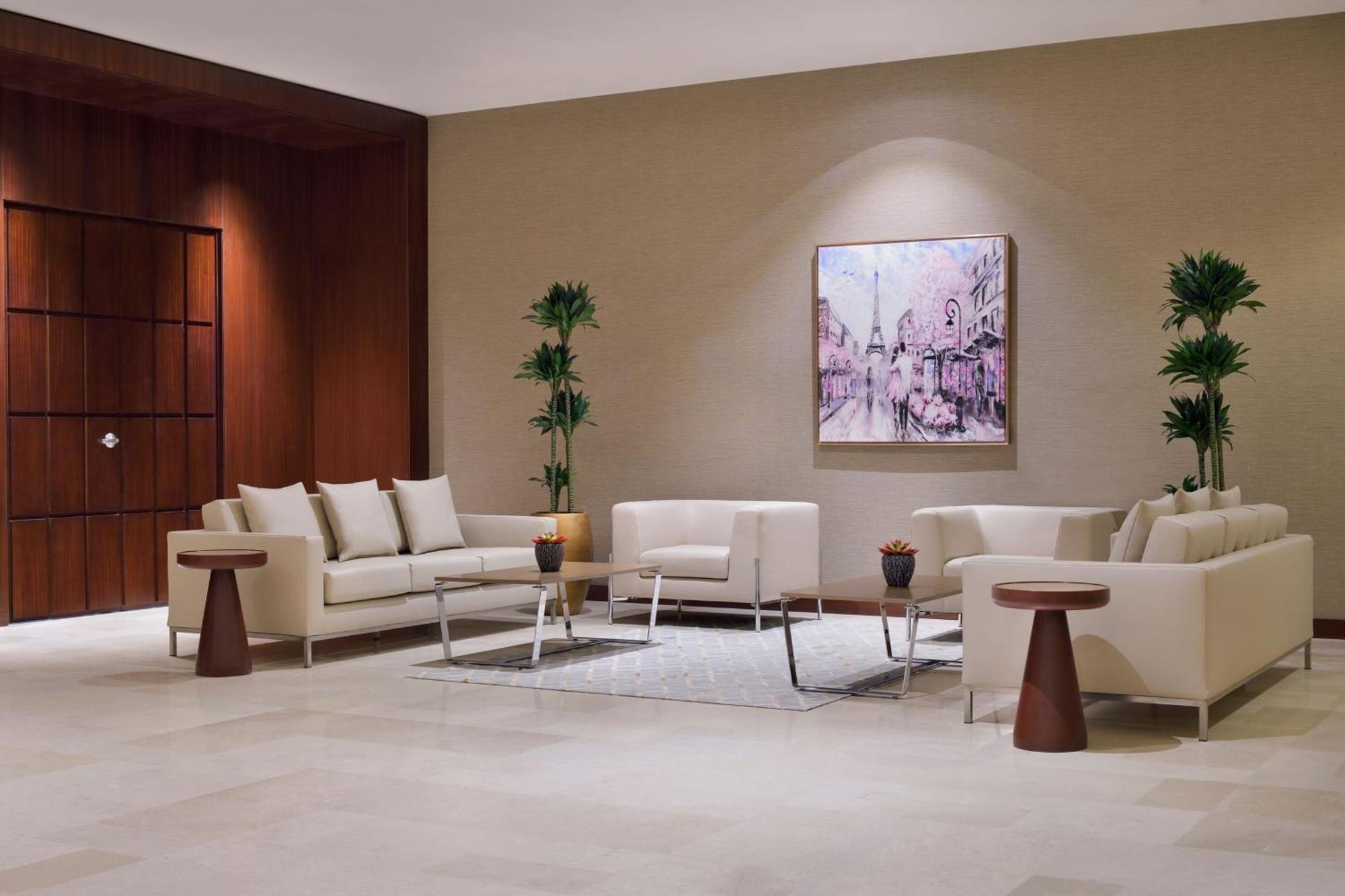 Le Meridien Center 5* Doha
