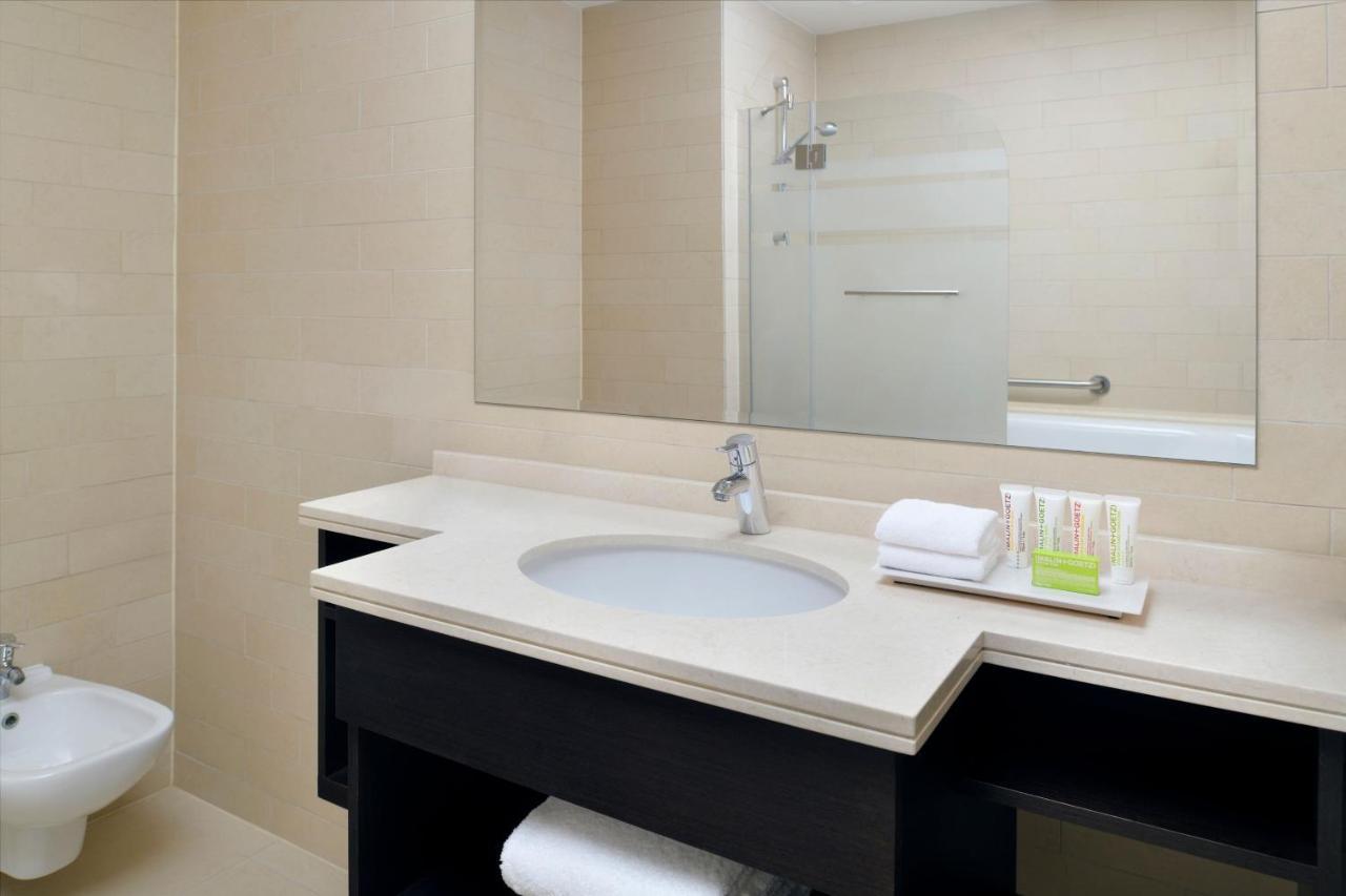 Le Meridien Center होटल