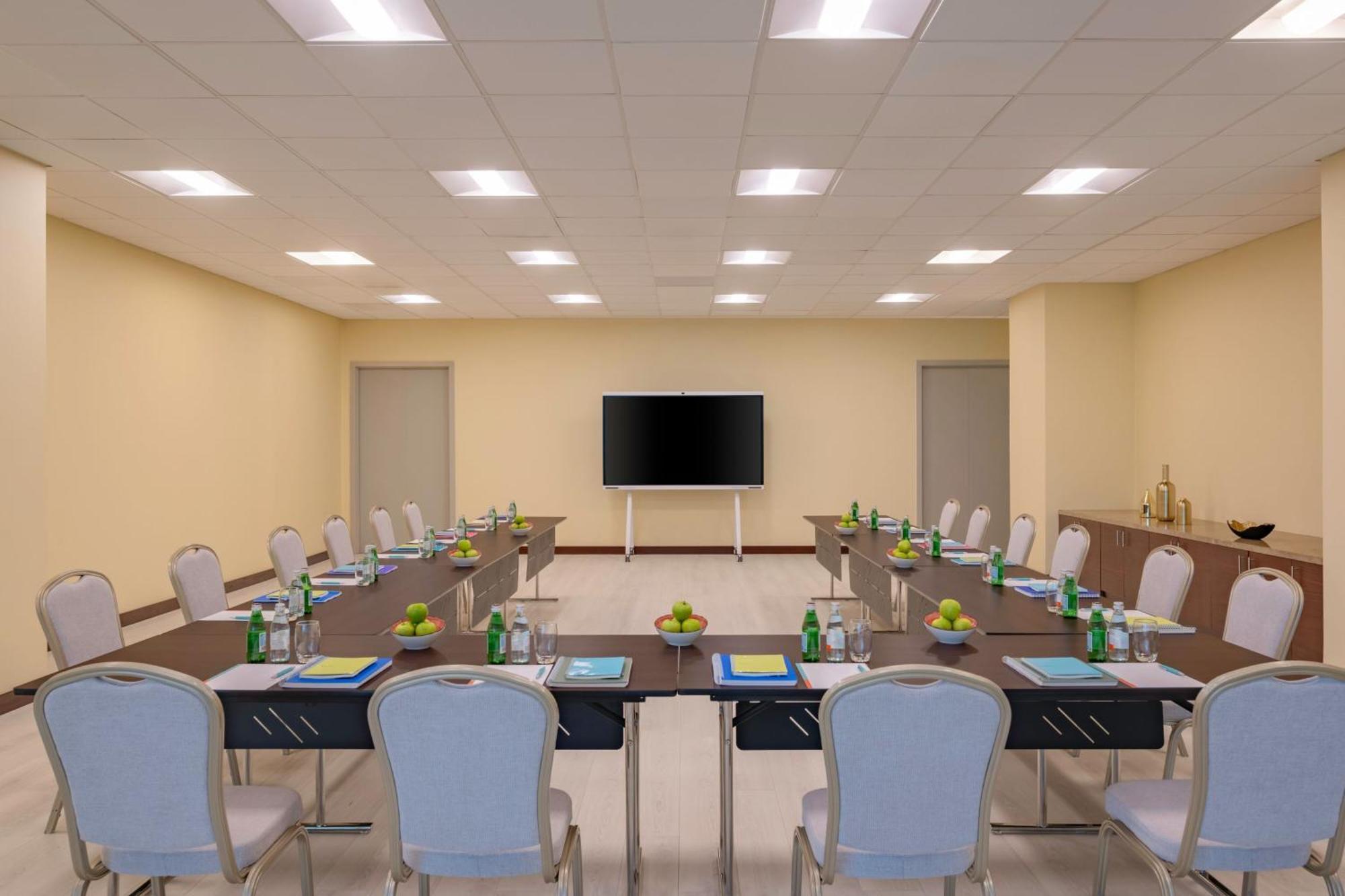 Le Meridien Center होटल 5*